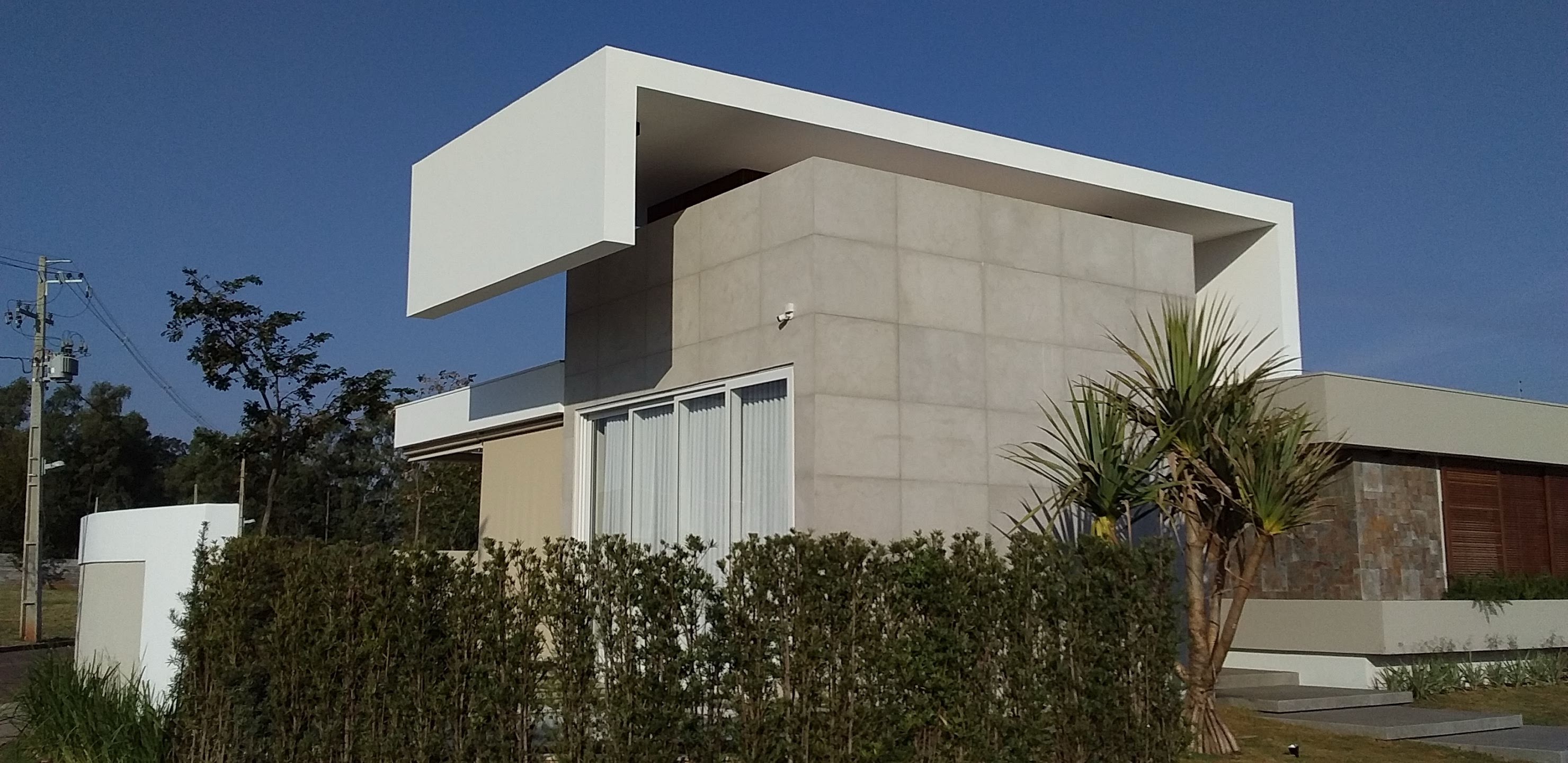 Placa em Ambiente Moderno